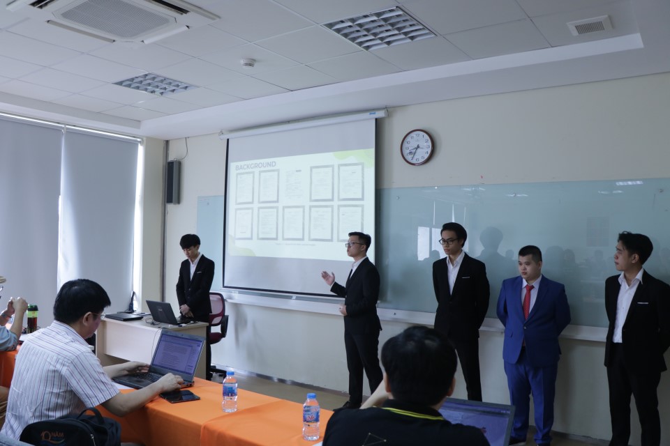 Sinh viên dùng AI cải thiện dịch vụ hành chính công